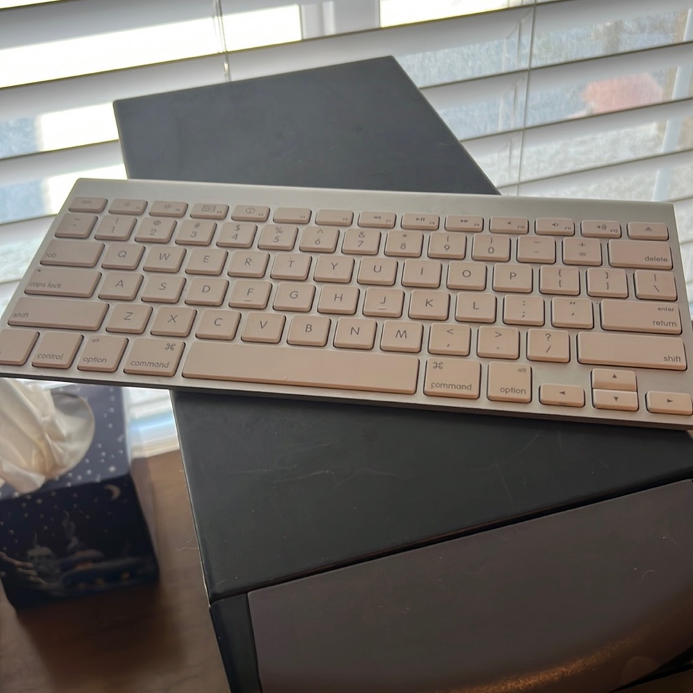 Apple Keyboard…